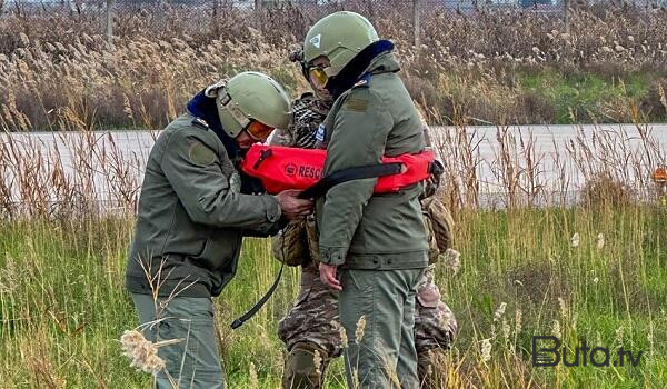  Hərbçilərimizə həyatda qalma təlimi keçirilir - Foto  