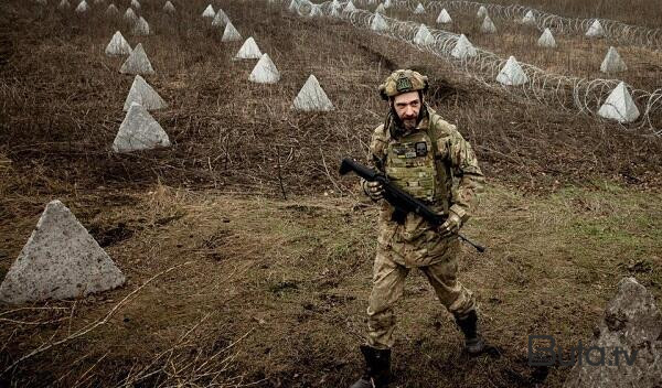  Ukrayna min kilometrlik müdafiə xətti tikir  