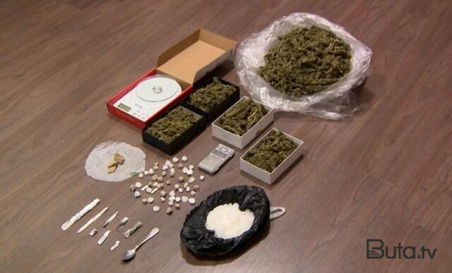  Bakıda narkotikin qrup halında qəbul edildiyi ev - Video  