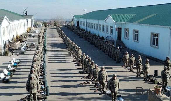  Hərbi hissələrdə döyüş texnikası və silahlar yoxlanılır  