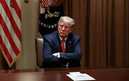  Trampa qarşı qərar: yazıçıya 83,3 milyon ödəməlidir  