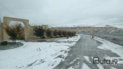  Bakı-Şamaxı yolu buz bağladı, qəza oldu - Video  