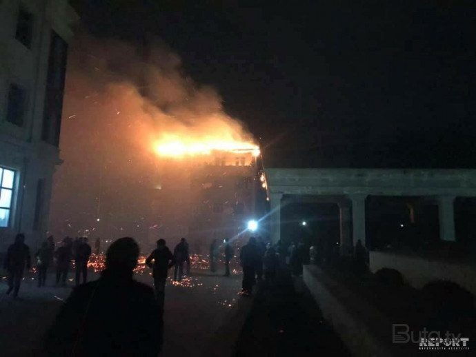  Bakıda yaşayış binasında yanğın: 8 nəfər təxliyə olundu  