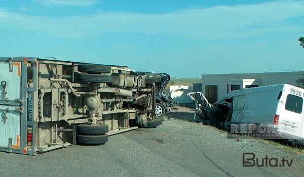  TIR aşaraq iki mikroavtobusa çırpıldı: 9 yaralı var  