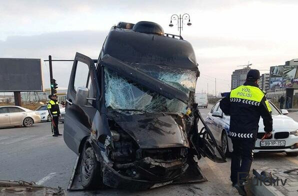  İstirahət mərkəzinə gedən avtobus qəzaya düşdü: ölənlər var  
