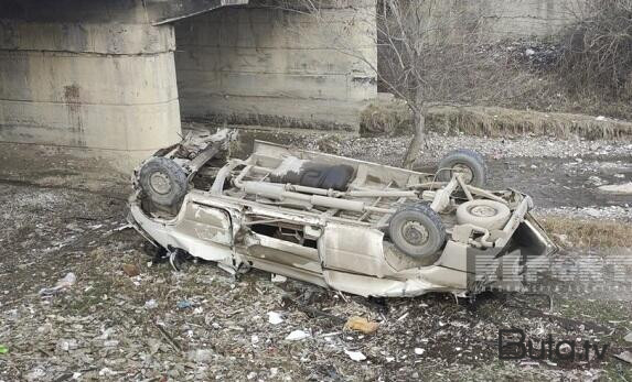  Xaçmazda mikroavtobus körpüdən aşdı - Foto  