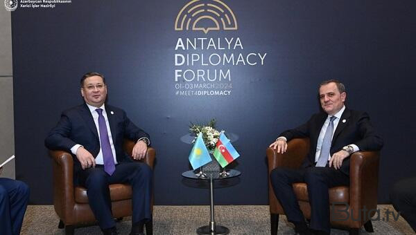  Bayramov Qazaxıstanlı həmkarı ilə görüşdü - Foto  