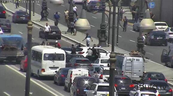  Bakıda bu yolda qəza oldu: sıxlıq yarandı  