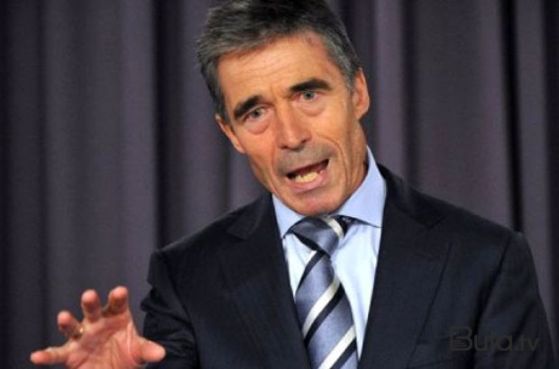  Rasmussen Makron və Şoltsu kəskin tənqid etdi  