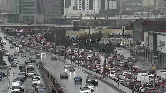  Bakıda bu yolda hərəkət yenə dayandı  