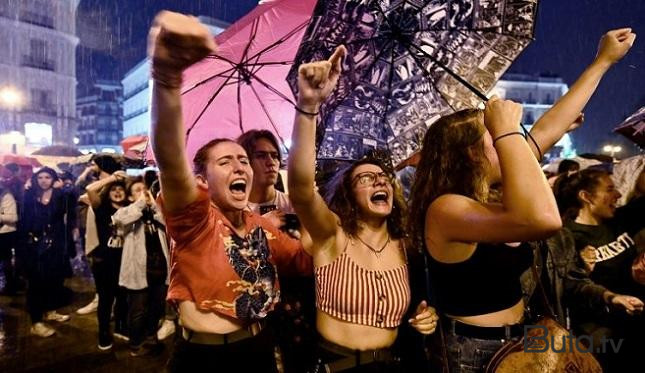  “Azad… içki” arzulayan qadınlar: siz kimsiniz?  