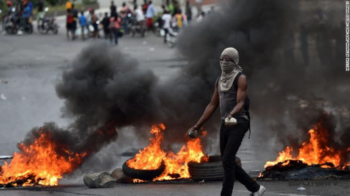  Haitidə prezident sarayına hücum: Şiddətli döyüşlər...  
