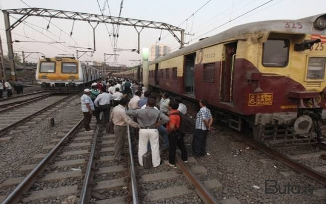  Hindistan da qarışdı: fermerlər dəmir yolunu blokladı  