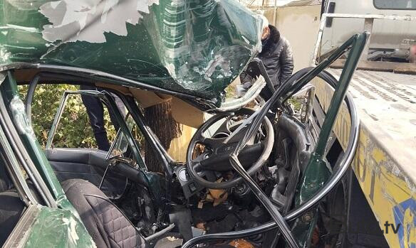  Evakuatorla minik maşını toqquşdu: ölən var - Foto  