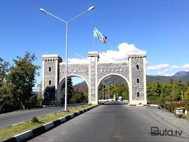  Balakəndə qardaş bacısını bıçaqladı  