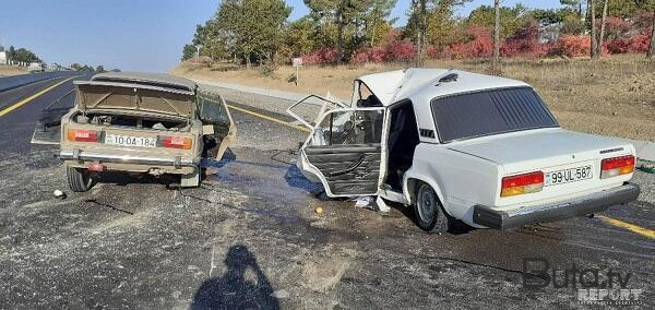  İki maşın toqquşdu: ata və oğlu xəsarət aldı - Foto  
