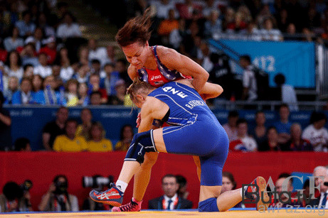  Qadın güləşçimiz Antalyada qızıl medal qazandı  