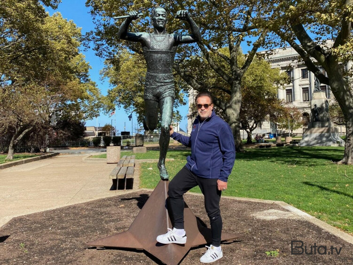  Şvartsenegger ürəyindən əməliyyat olundu  