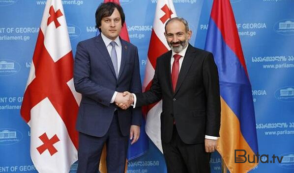  Kobaxidze İrəvanda Paşinyanla görüşdü  