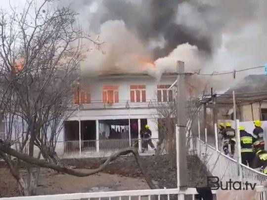  Salyanda beşotaqlı ev yandı  