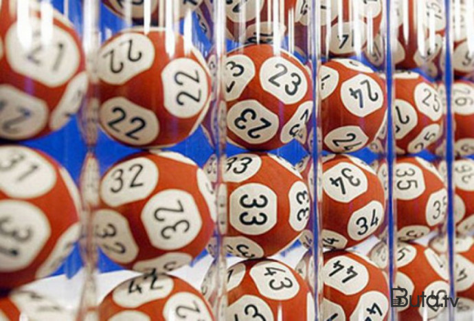  Lotereyada 1,13 milyard dollar uddu  