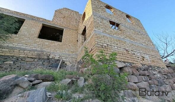  Rəsmi: 1500 illik abidənin üzərindəki tikili... – Foto  