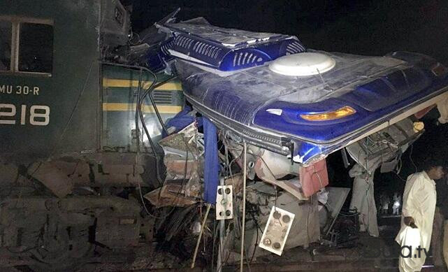  Sərnişin avtobusu dərəyə aşdı: 20 ölü  