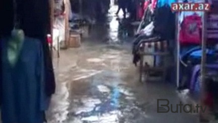  Salyanda bazarı su basdı  
