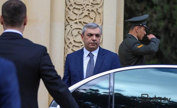  Dövlət rəsmiləri Heydər Əliyevin məzarını ziyarət edir - Foto  