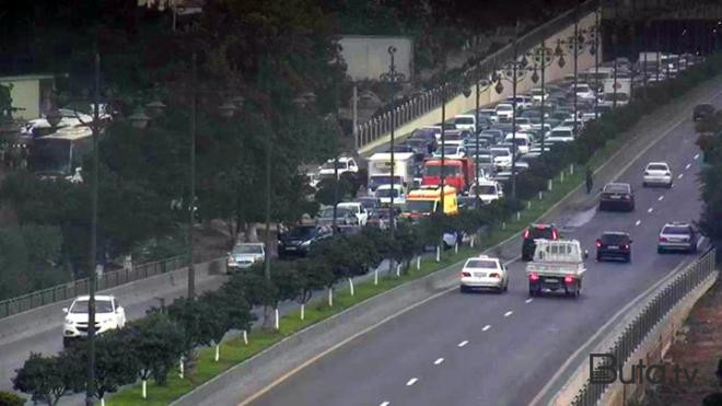  Heydər Əliyev prospektində qəza: sıxlıq yarandı  