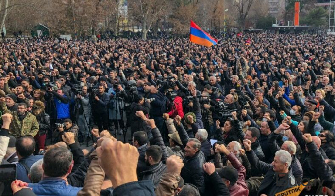  Gürcü, erməni etiraz edir: Bəs, biz niyə etmirik?  