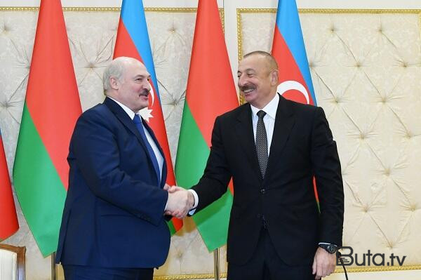  Prezidentlər mətbuata bəyanatlarla çıxış edirlər  