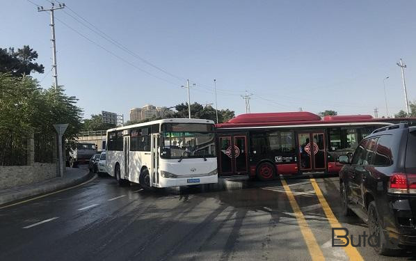  Bakıda iki sərnişin avtobusu toqquşdu: yaralılar var  