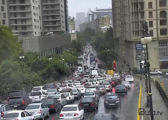  Bakıda bu yollarda hərəkət tam dayandı  