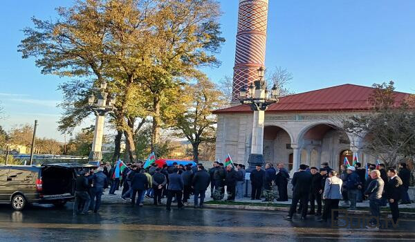  Hidayət Qarayevin nəşi Şuşada torpağa tapşırıldı  