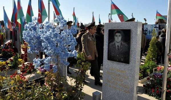  FHN hərbçiləri İkinci Şəhidlər xiyabanında - Foto  