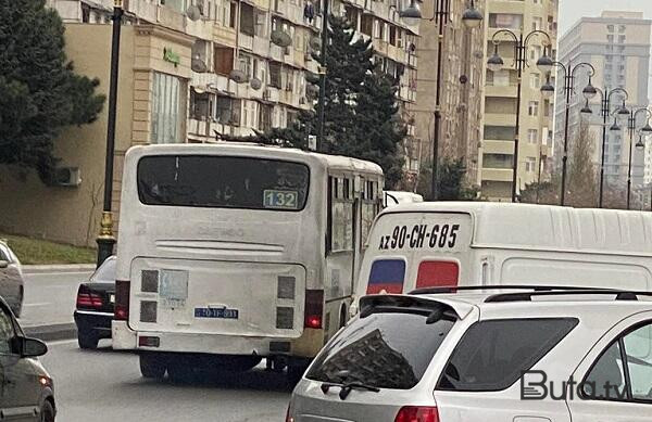  Avtobus sürücüsü qapını açmadı, əlil sərnişini vurdu  