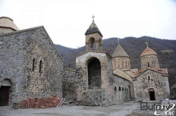  İlham Əliyev və xanımı Xudavəng monastırında  