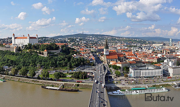  Slovakiyada himnimizi oxuyan qadın kimdir? - Video  