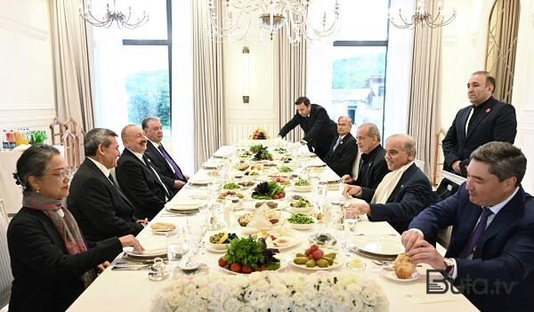  Şuşada İlham Əliyev liderlərin şərəfinə ziyafət verdi  