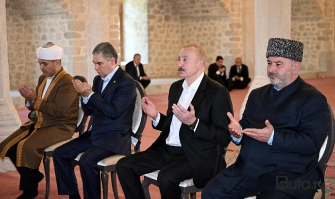  Əliyevlə Bediməhəmmədov Yuxarı Gövhər Ağa məscidində - Foto  