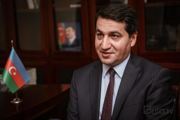  Hikmət Hacıyev beyin mərkəzlərinin rəhbərləri ilə görüşdü  