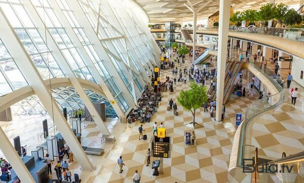  Aeroportda gömrük yoxlamaları: İnsanlar nədən narazıdır?  
