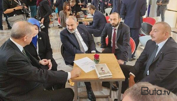  Əliyev-Paşinyan-Ərdoğan görüşü: bu hərəkət diqqət çəkdi - Video  