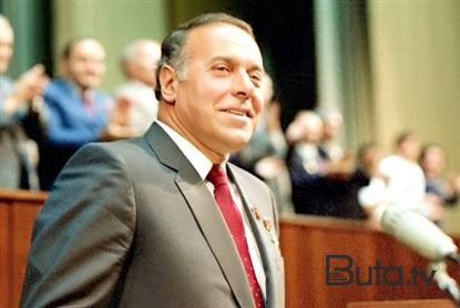  Heydər Əliyevin portreti Bakı səmasında - Video  