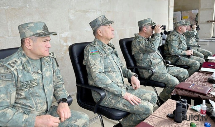  Həsənov döyüş atışlı taktiki təlimin gedişatını yoxladı  