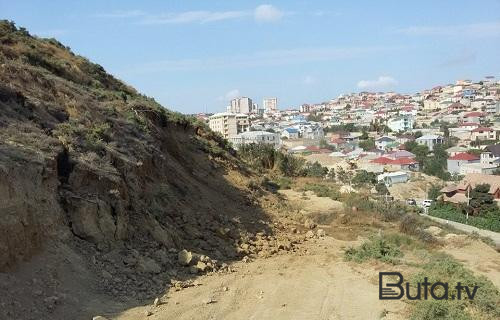  Gəncə prospektində sürüşmə: Mütəxəssislər hadisə yerində...  