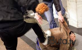  Taksi sürücüsünə xəsarət yetirib, maşınını qaçırdılar  