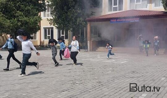  Şəmkirdə məktəbdə yanğın: şagirdlər təxliyə edildi  