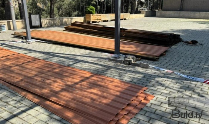  Parkda qanunsuz quraşdırılmış konstruksiya sökülür - Foto  